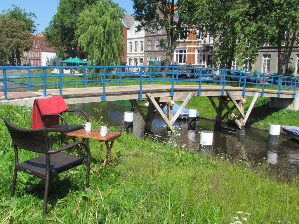 Apartments Im Froschhaus Mit Fruehstueckskuechen 프리드리히슈타트 외부 사진